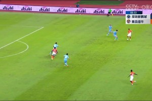 青島海牛2-0領(lǐng)先深圳新鵬城！康瓜點(diǎn)射破門(mén)建功