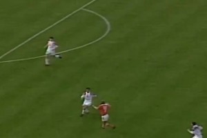 已成藝術(shù)！來(lái)欣賞博格坎普在歐洲杯上的瀟灑控球