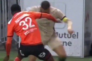 太過(guò)殘暴！姆巴佩油炸丸子穿襠對手頻率快到看不清！