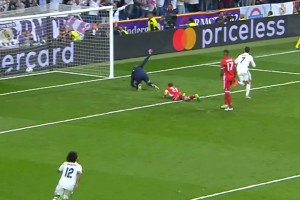 2017年的今天，c羅上演帽子戲法，皇馬擊敗拜仁